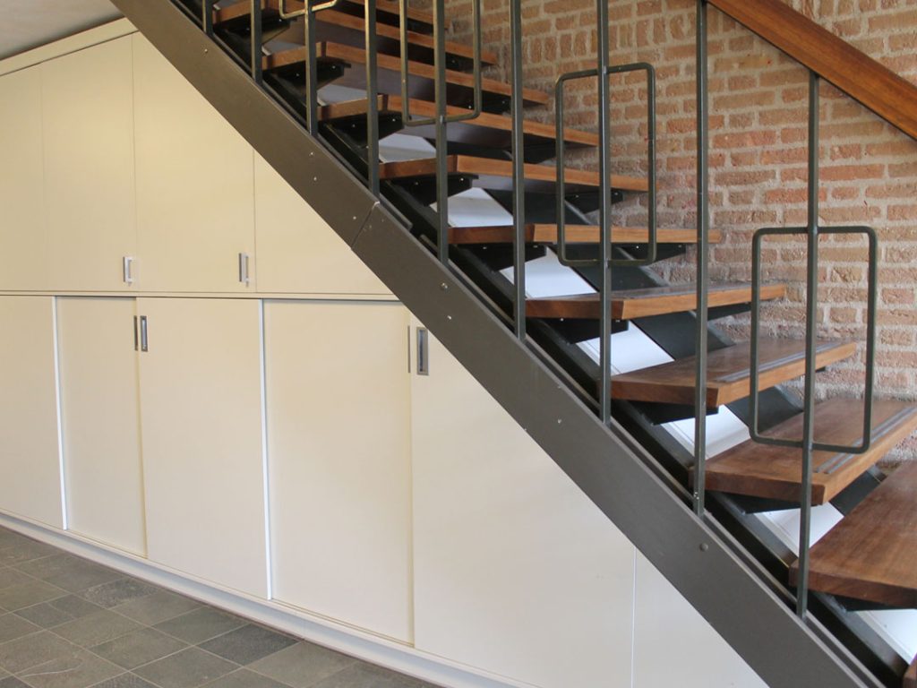 schoolkasten onder trap